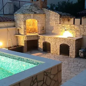  Apartment Helle Mit Privatpool Und Gemütlicher Grillecke